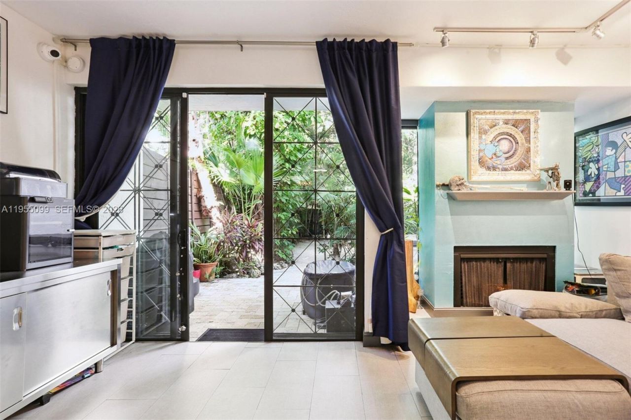 2593 Trapp Ave, Unit 3, Miami, FL 33133 Photo