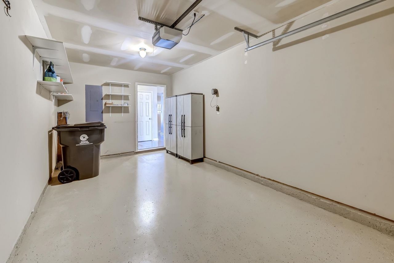 326 Wembley Way Photo 12