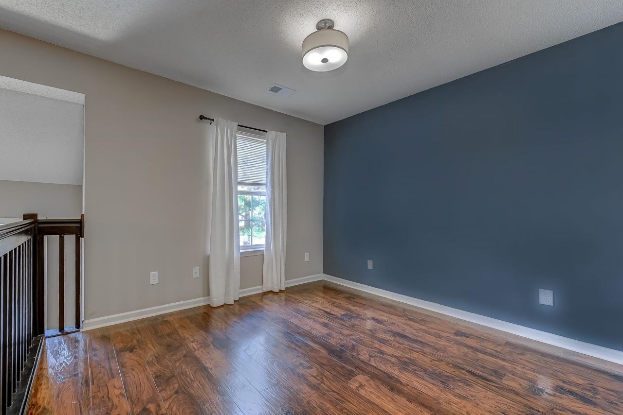 326 Wembley Way Photo 17