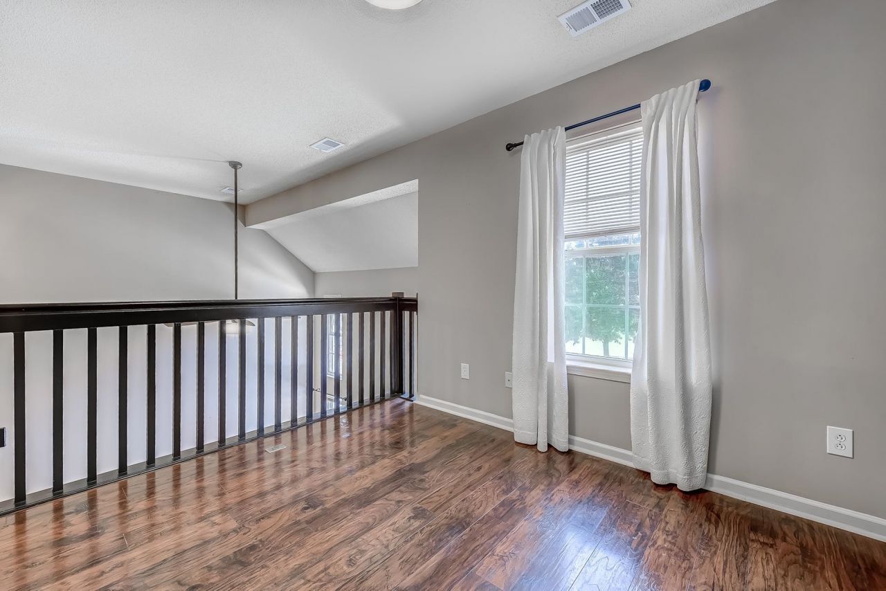 326 Wembley Way Photo 18