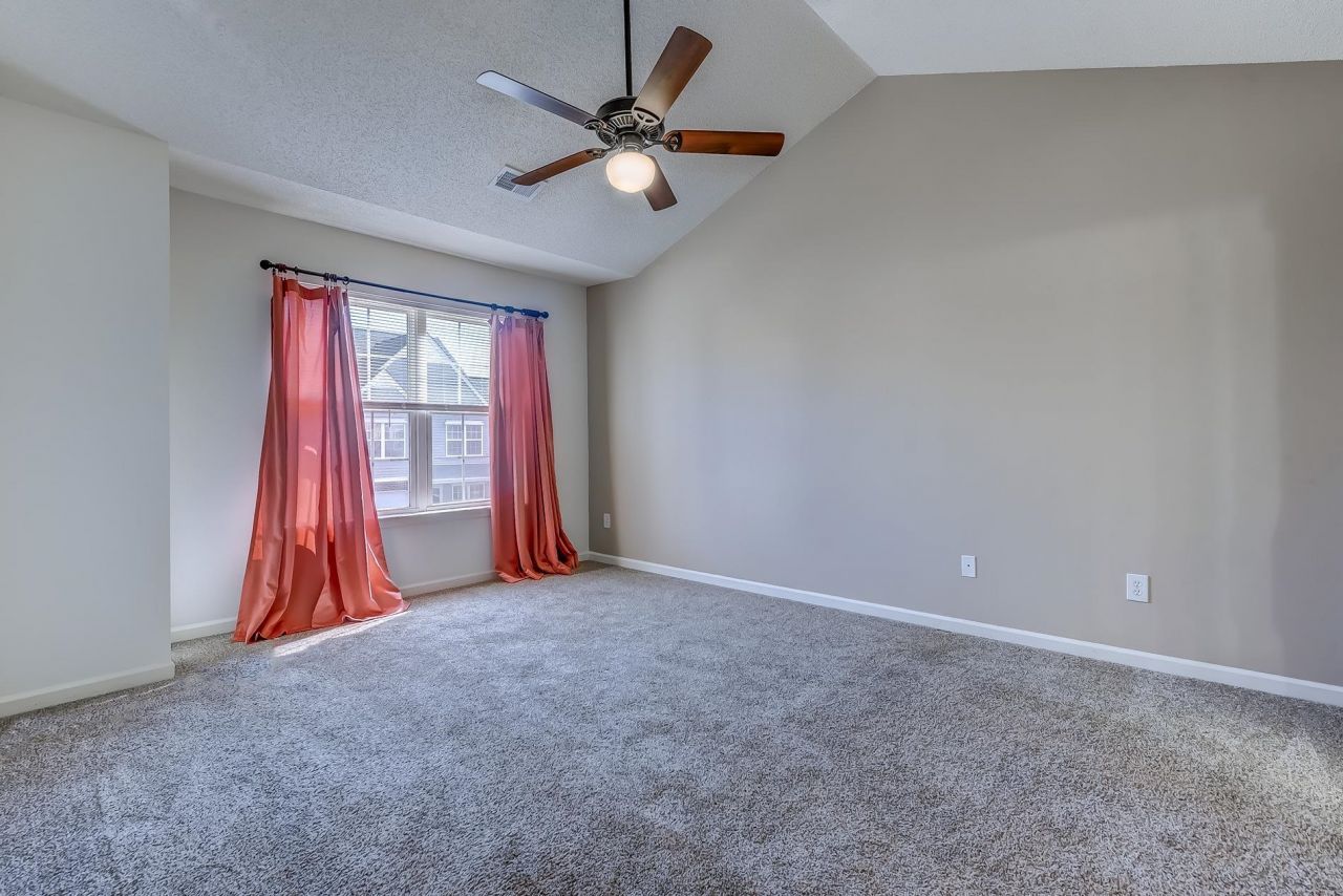 326 Wembley Way Photo 25