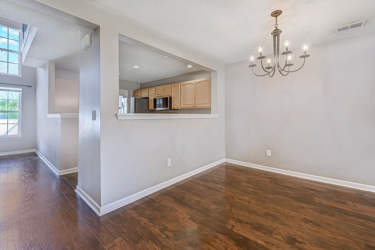 326 Wembley Way Photo 5