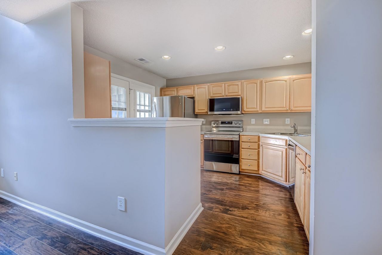 326 Wembley Way Photo 6