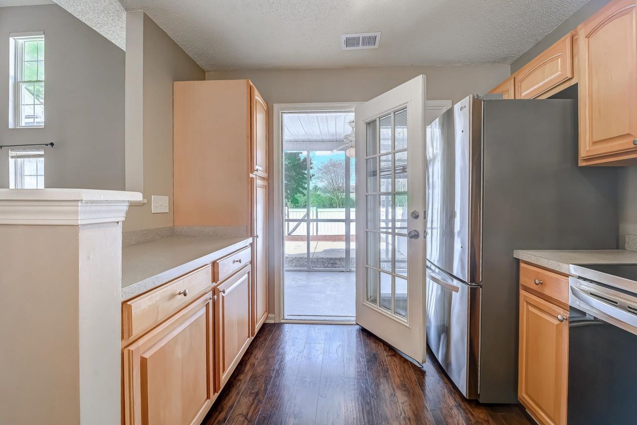 326 Wembley Way Photo 8