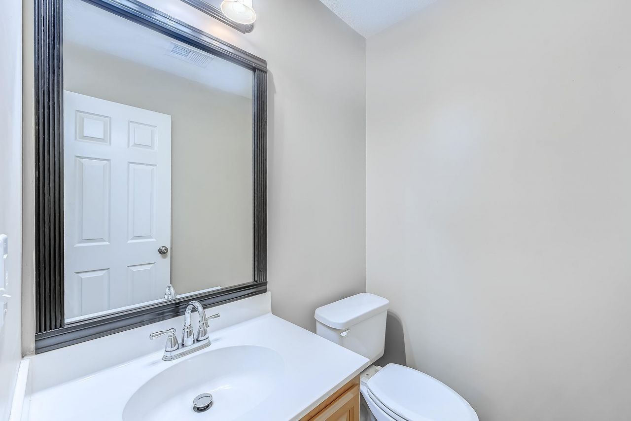 326 Wembley Way Photo 9