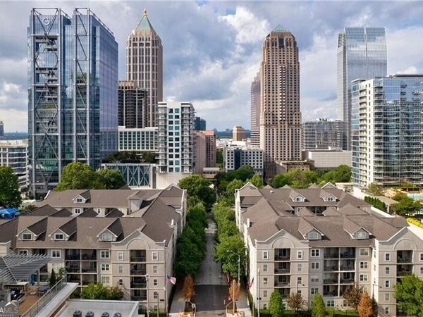 1074 Peachtree Walk NE, Unit B114, Atlanta, GA 30309