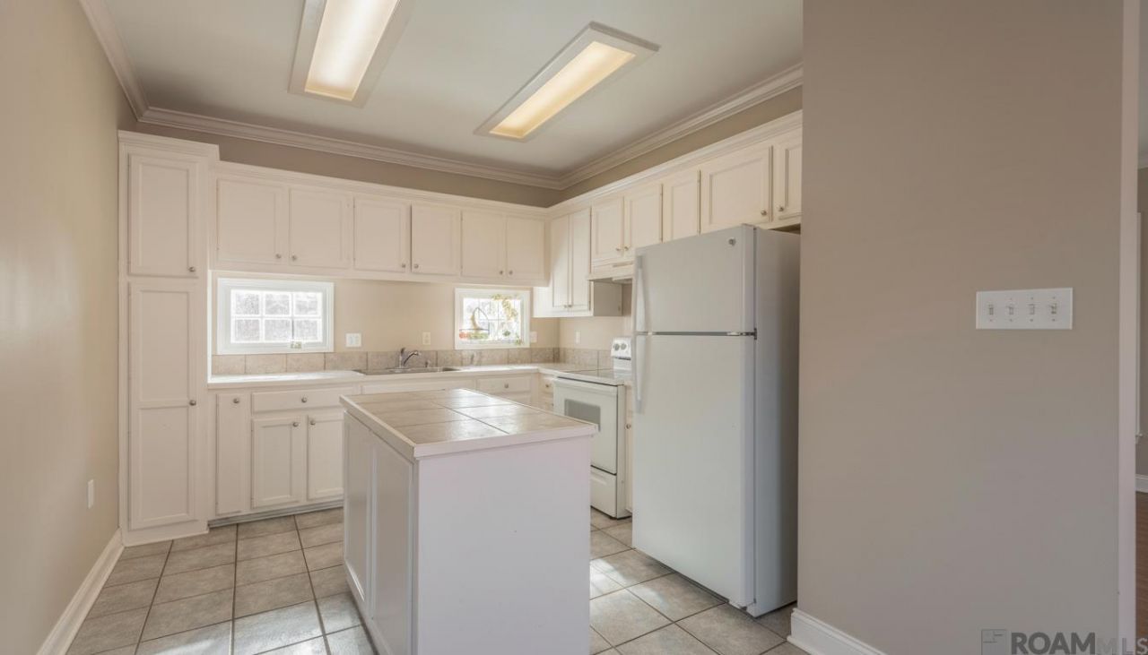 5684 Ducros Dr, Baton Rouge, LA 70820 Main Photo