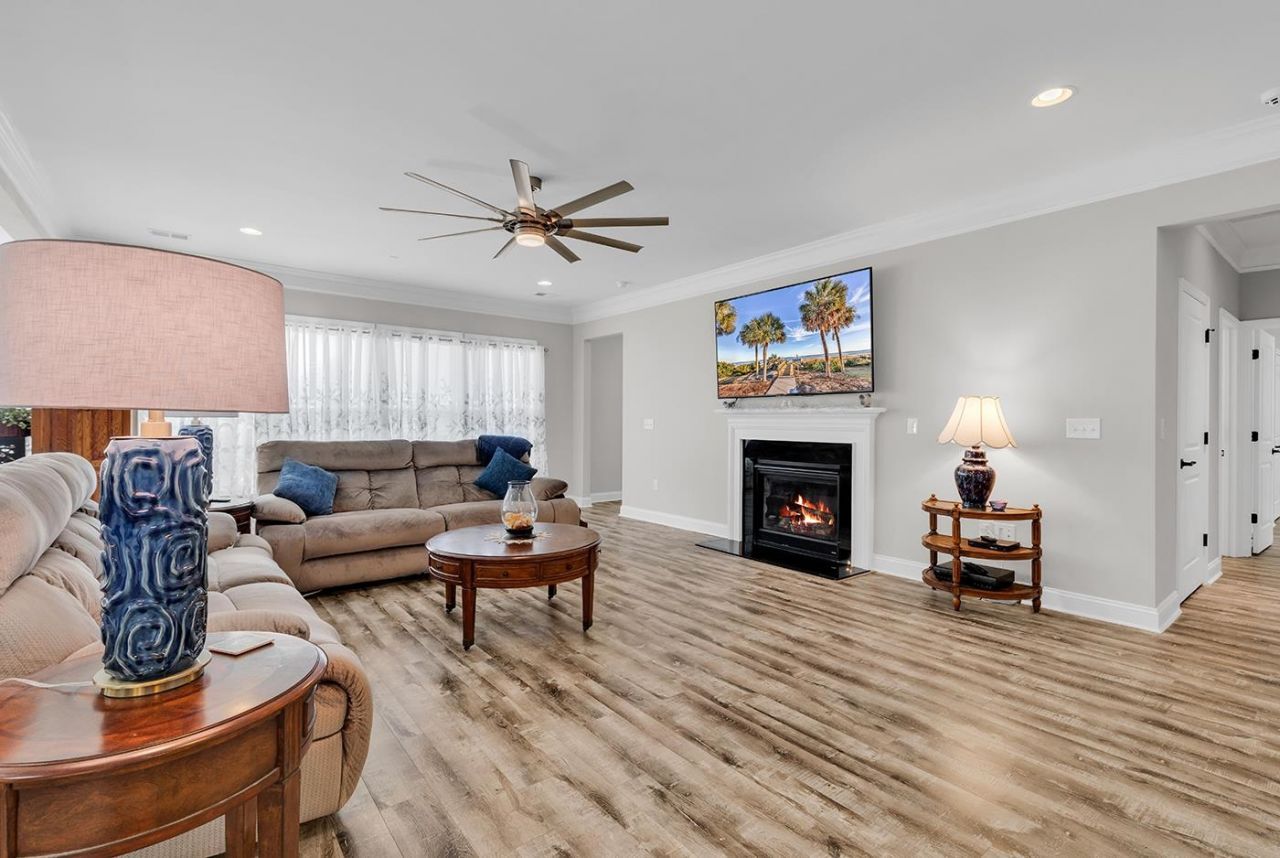 6060 Trieste St. Photo 6