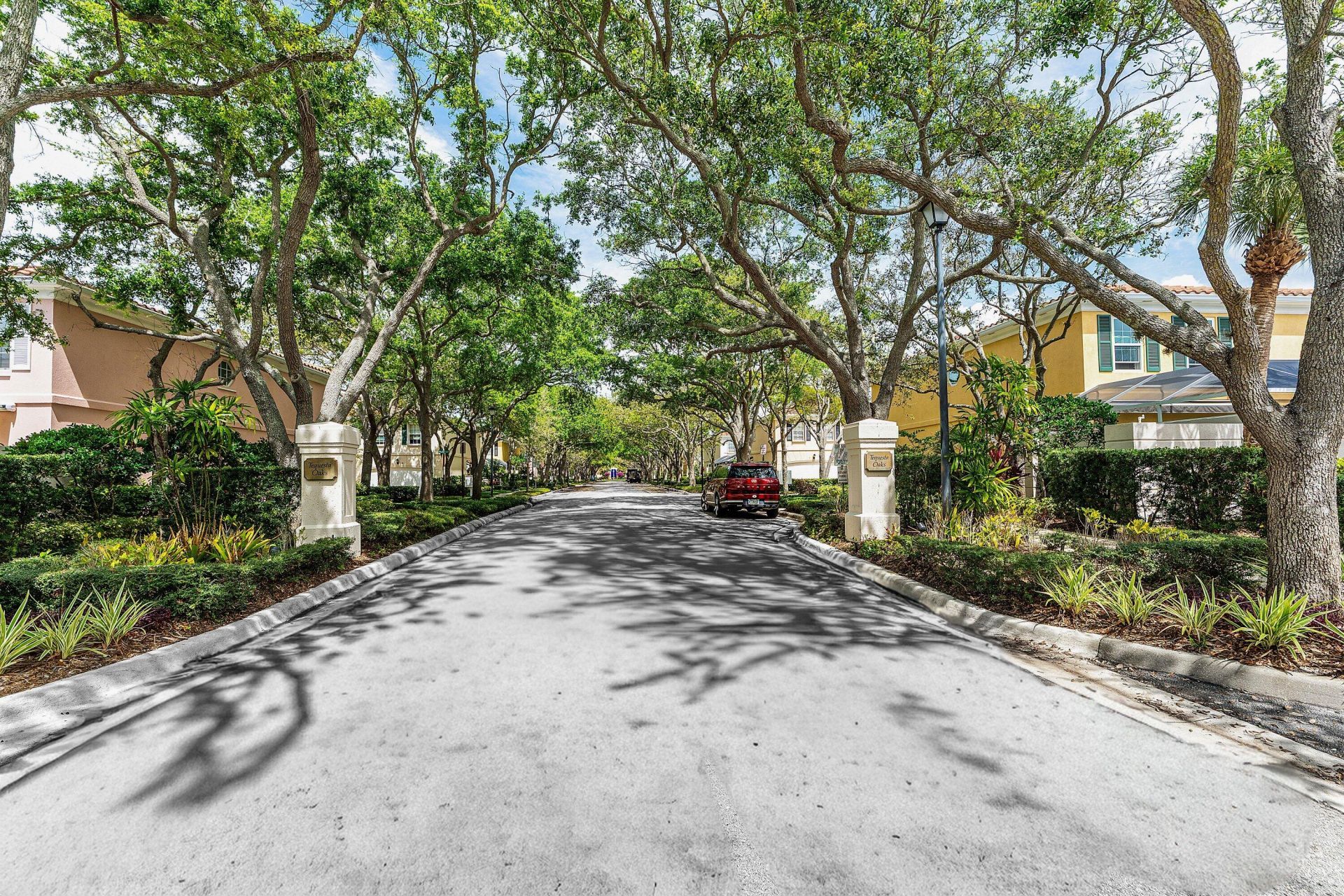 37 Tall Oaks Circle, Tequesta, FL 33469 Photo