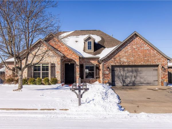 6410 S 35th Street, Rogers, AR 72758