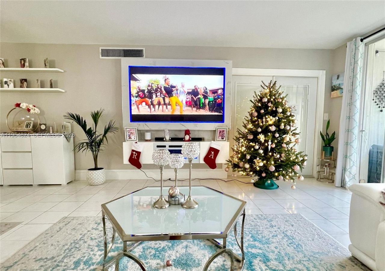 2651 S Course Dr, Unit 410, Pompano Beach, FL 33069 Photo