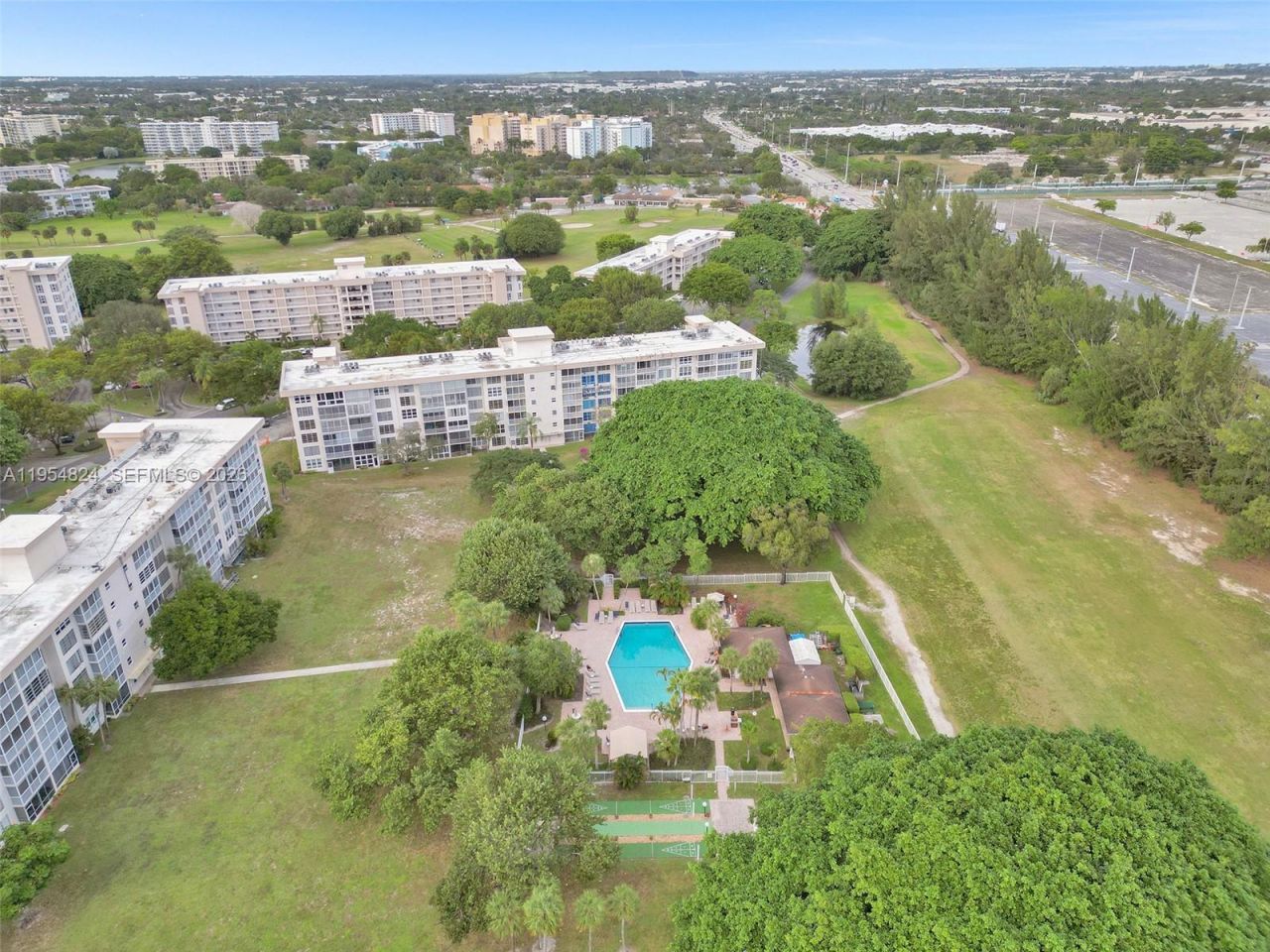 2651 S Course Dr, Unit 410, Pompano Beach, FL 33069 Photo