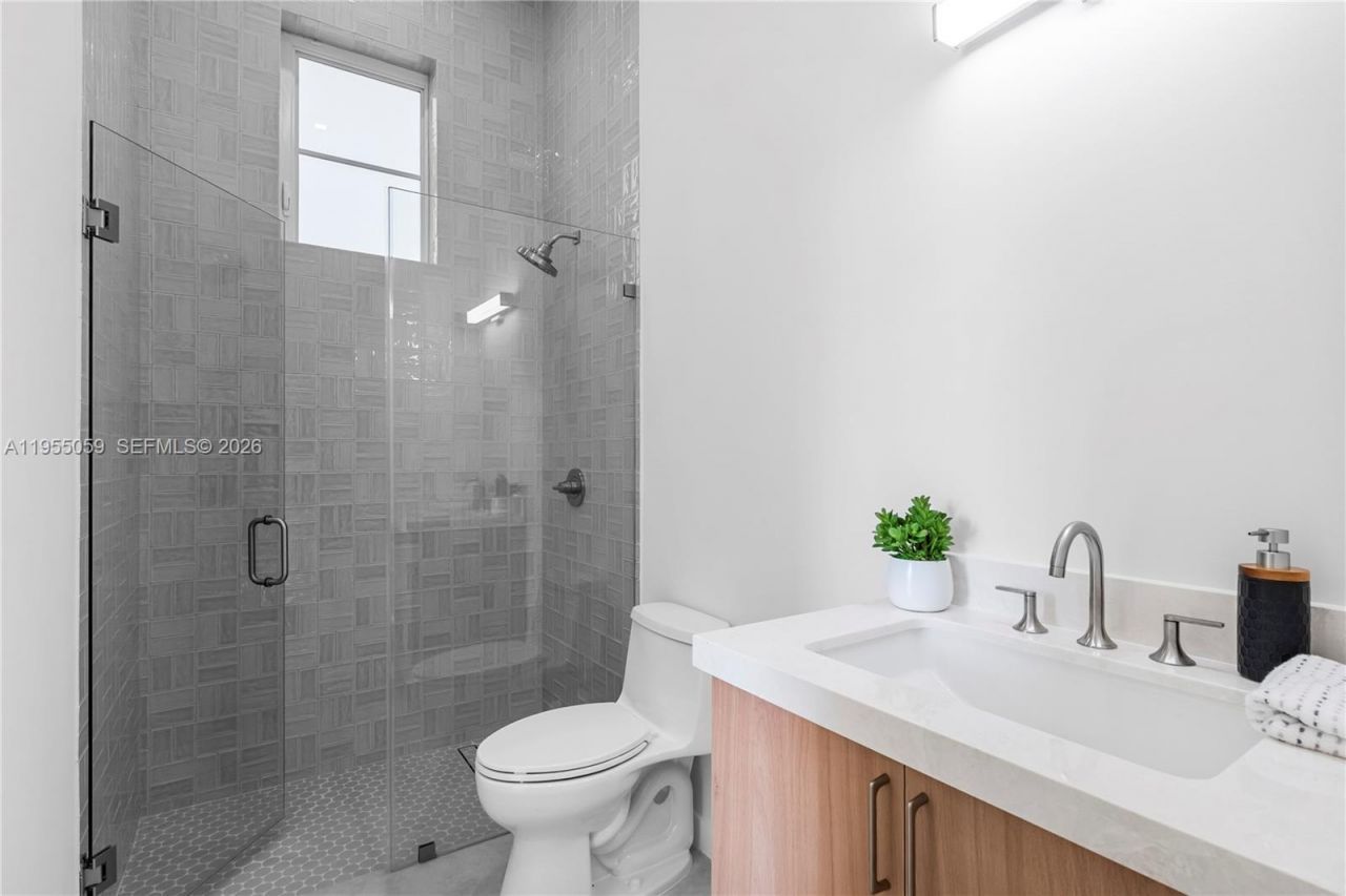 7605 SW 71st Ave, Miami, FL 33143 Photo