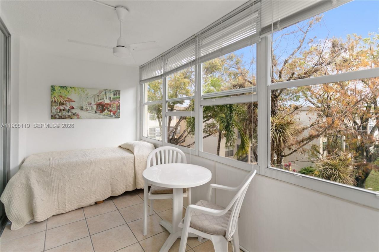 2998 NW 48th Ter , Unit 424, Lauderdale Lakes, FL 33313 Photo