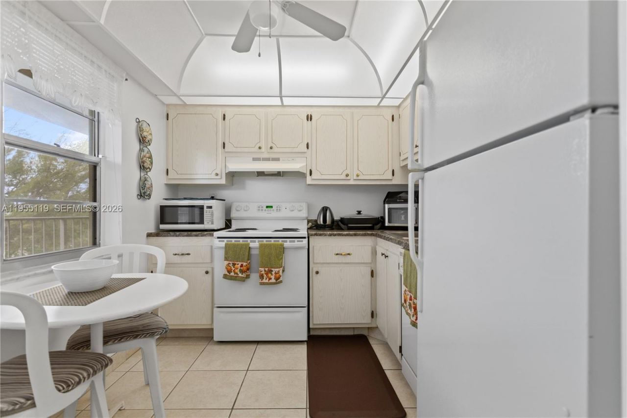 2998 NW 48th Ter , Unit 424, Lauderdale Lakes, FL 33313 Photo