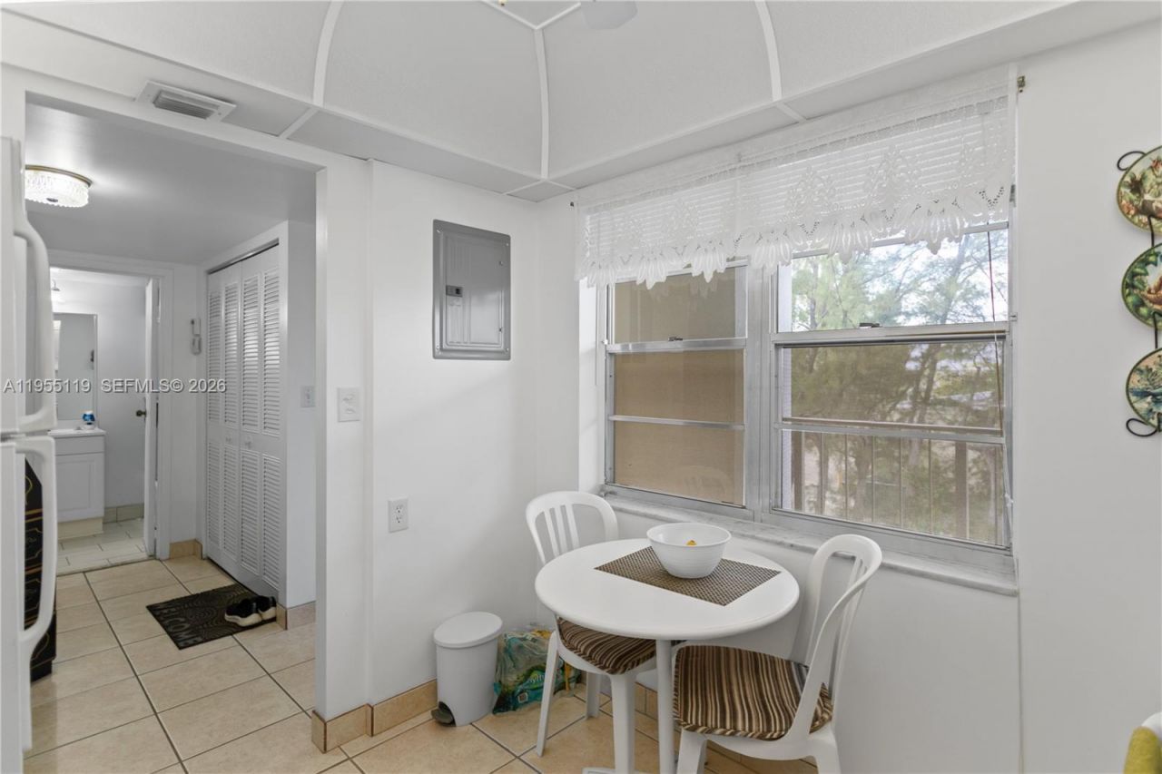 2998 NW 48th Ter , Unit 424, Lauderdale Lakes, FL 33313 Photo