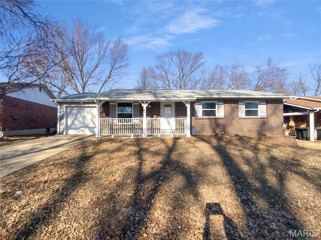 2543 Saddle Ridge Drive, Florissant, MO 63031 Main Photo
