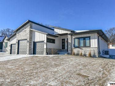 921 S 88th Street, Lincoln, NE 68520