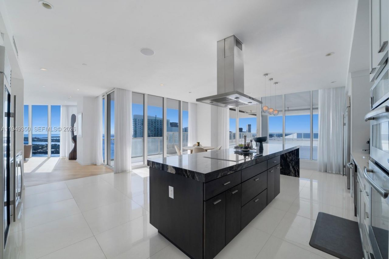 2020 N Bayshore Dr, Unit PH4302, Miami, FL 33137 Photo