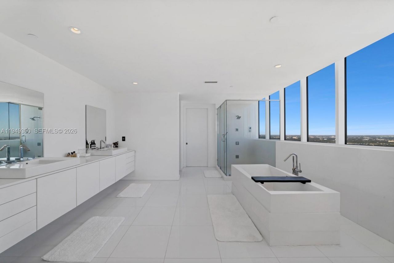 2020 N Bayshore Dr, Unit PH4302, Miami, FL 33137 Photo