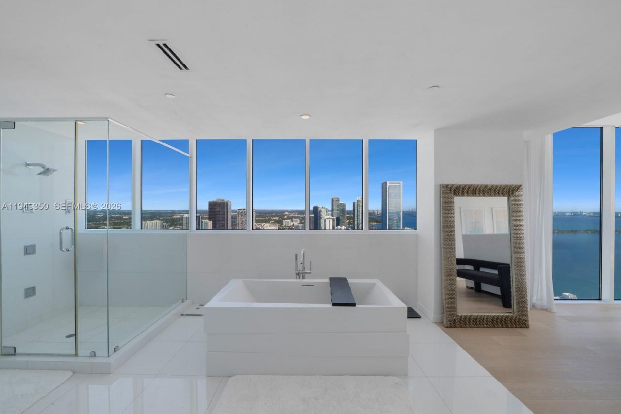 2020 N Bayshore Dr, Unit PH4302, Miami, FL 33137 Photo