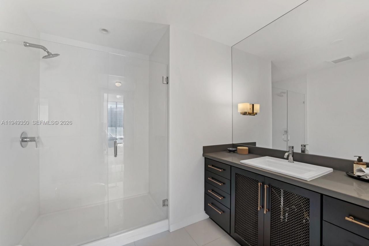 2020 N Bayshore Dr, Unit PH4302, Miami, FL 33137 Photo