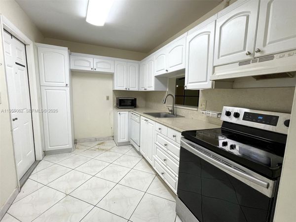 4191 NW 41st St , Unit 418, Lauderdale Lakes, FL 33319