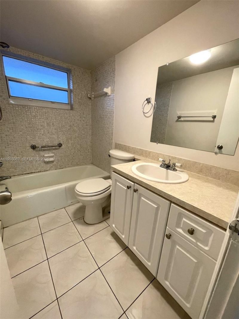4191 NW 41st St , Unit 418, Lauderdale Lakes, FL 33319 Photo