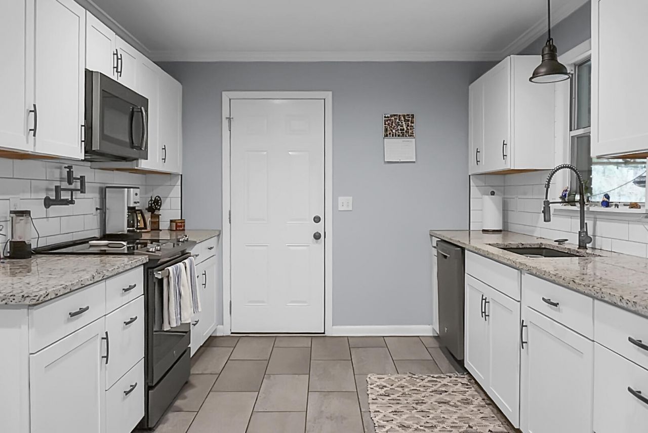 1256 Hillside Drive Photo 11