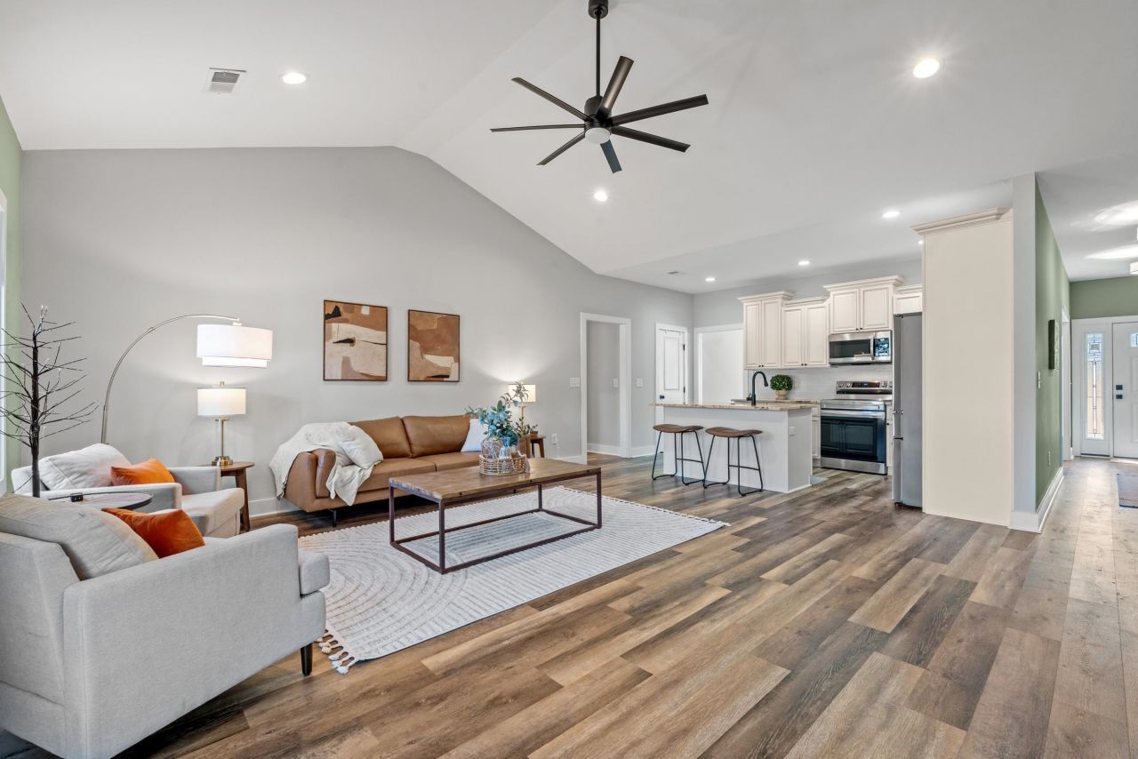 2505 Suzanne Dr. Photo 4