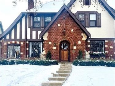 39 W Winthrope Road, Kansas City, MO 64113