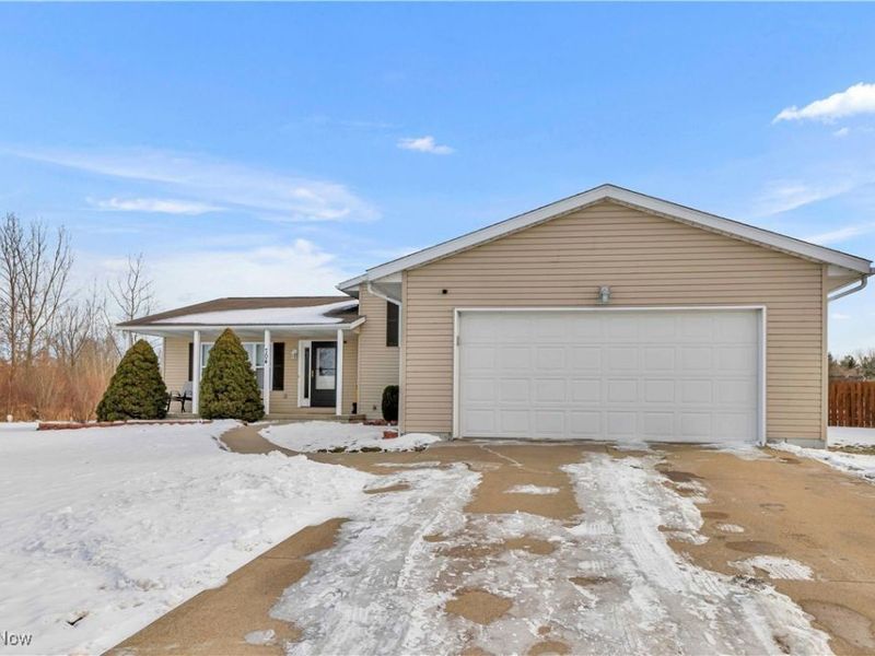 704 Black Bear Run, Lagrange, OH 44050 Photo 2