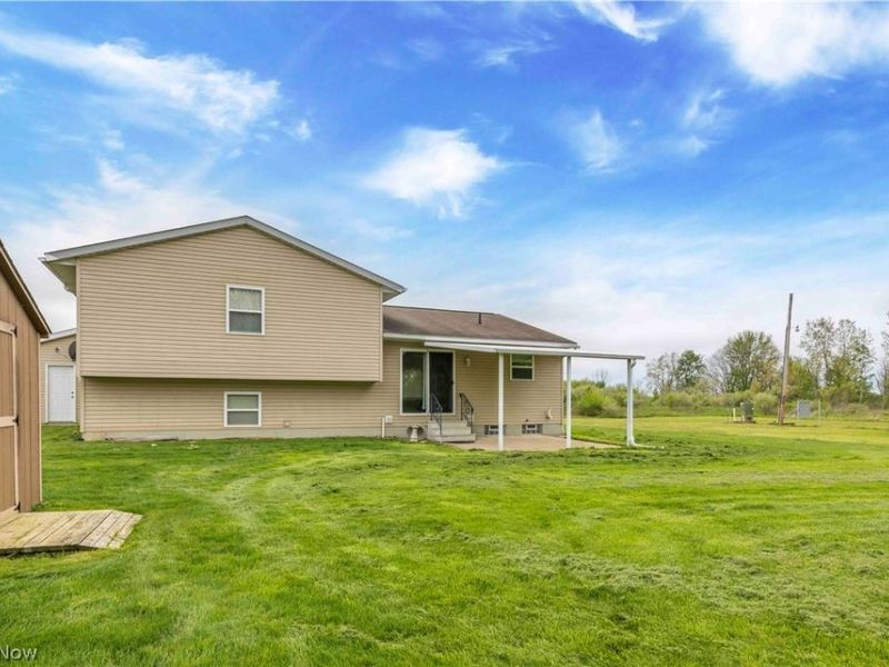 704 Black Bear Run, Lagrange, OH 44050 Photo 4