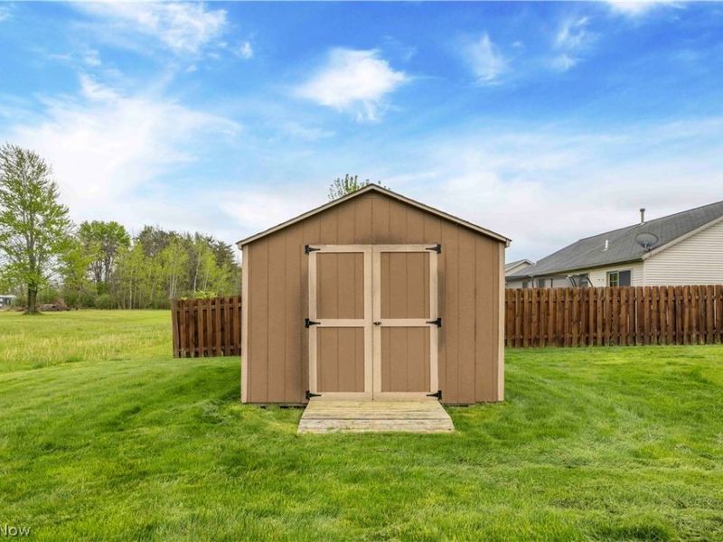 704 Black Bear Run, Lagrange, OH 44050 Photo 6