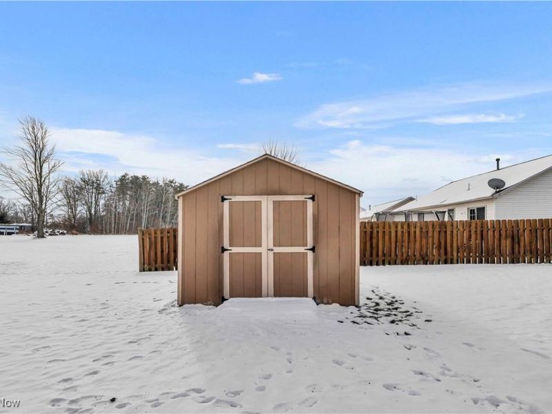 704 Black Bear Run, Lagrange, OH 44050 Photo 8