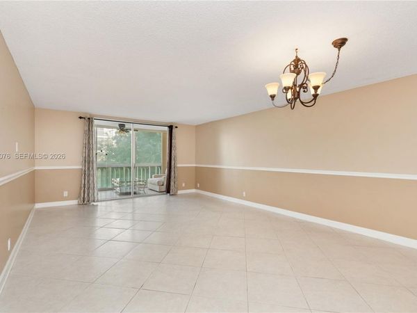 301 NE 14th Ave, Unit 307, Hallandale Beach, FL 33009