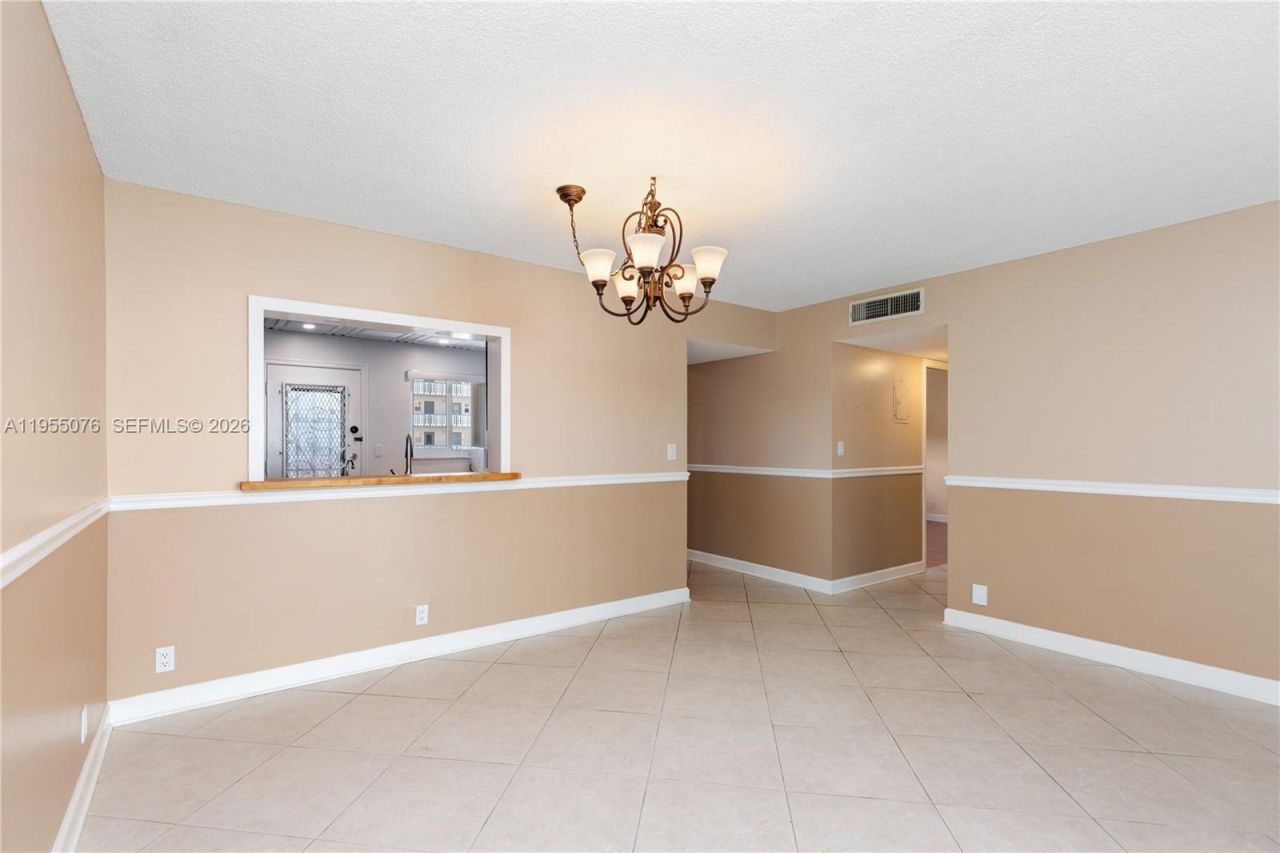 301 NE 14th Ave, Unit 307, Hallandale Beach, FL 33009 Photo