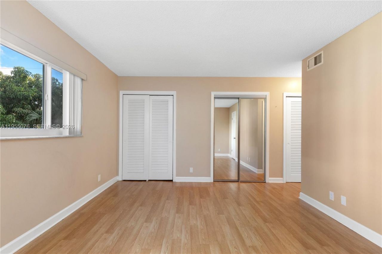 301 NE 14th Ave, Unit 307, Hallandale Beach, FL 33009 Photo