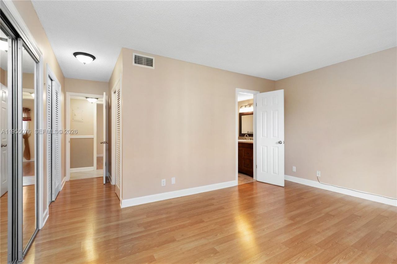 301 NE 14th Ave, Unit 307, Hallandale Beach, FL 33009 Photo