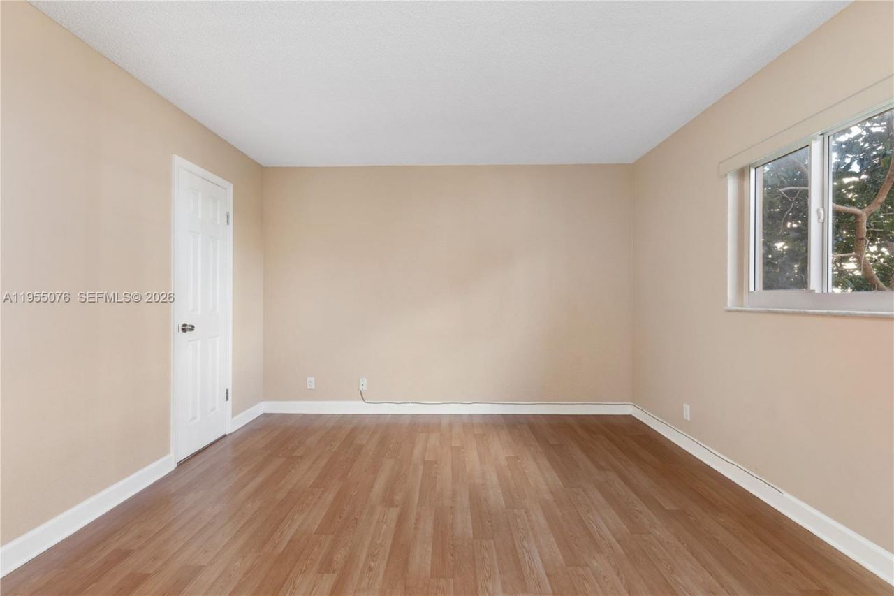 301 NE 14th Ave, Unit 307, Hallandale Beach, FL 33009 Photo