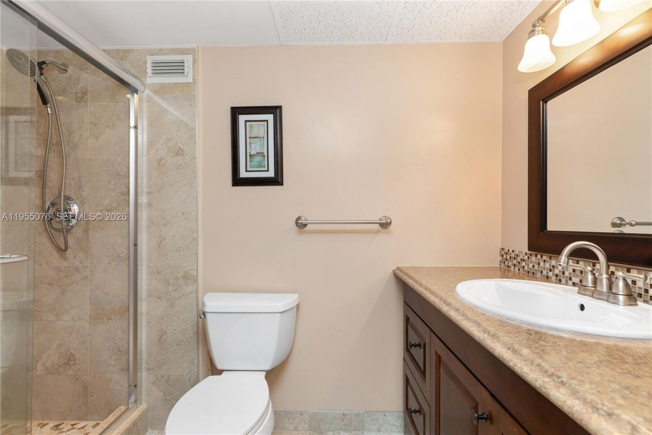 301 NE 14th Ave, Unit 307, Hallandale Beach, FL 33009 Photo