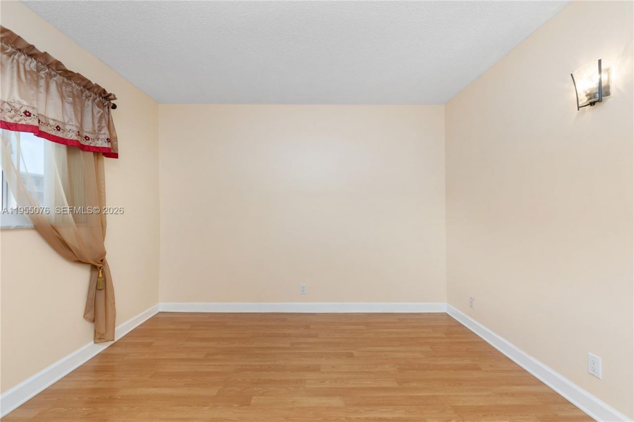 301 NE 14th Ave, Unit 307, Hallandale Beach, FL 33009 Photo