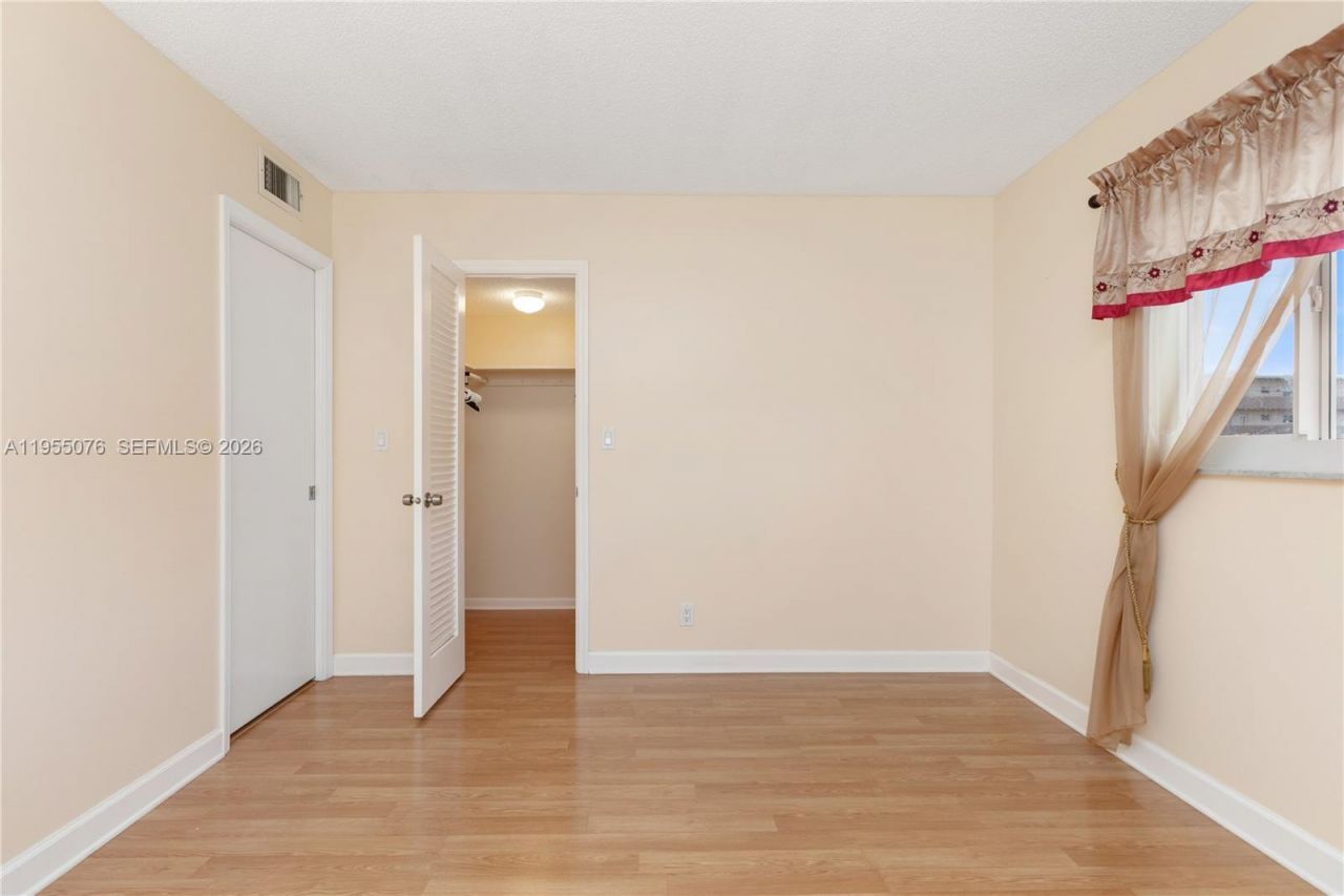 301 NE 14th Ave, Unit 307, Hallandale Beach, FL 33009 Photo