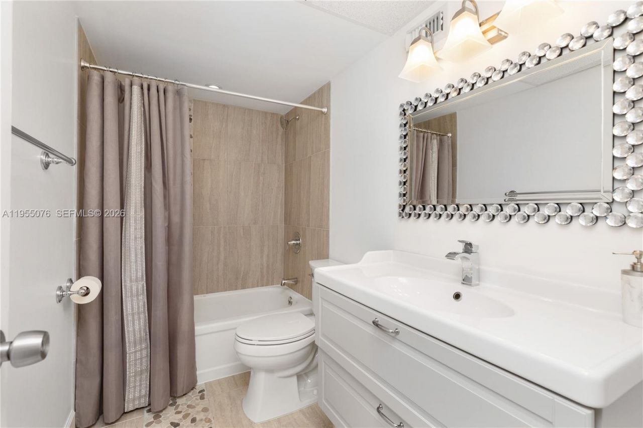 301 NE 14th Ave, Unit 307, Hallandale Beach, FL 33009 Photo