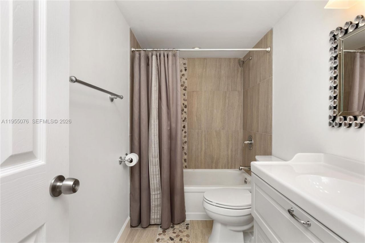 301 NE 14th Ave, Unit 307, Hallandale Beach, FL 33009 Photo