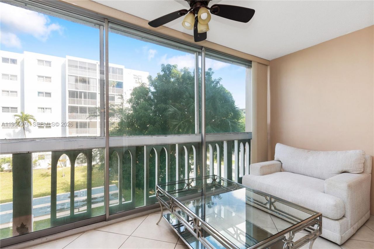 301 NE 14th Ave, Unit 307, Hallandale Beach, FL 33009 Photo