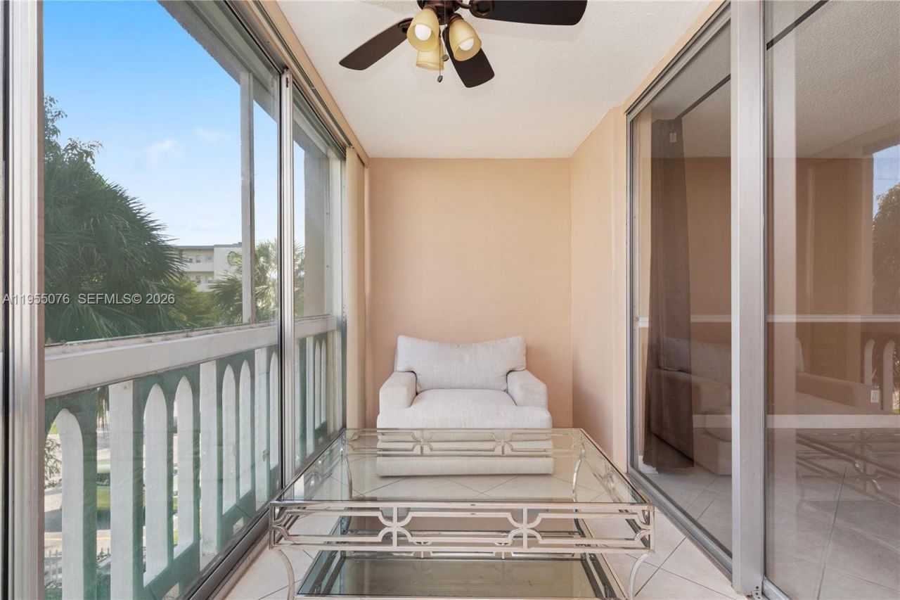 301 NE 14th Ave, Unit 307, Hallandale Beach, FL 33009 Photo