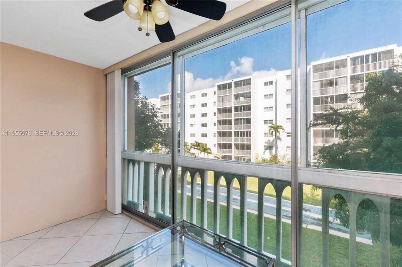 301 NE 14th Ave, Unit 307, Hallandale Beach, FL 33009 Photo