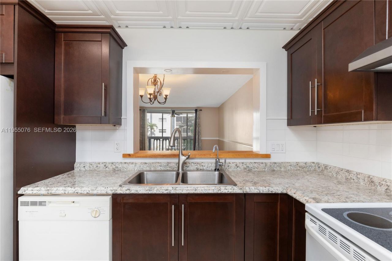 301 NE 14th Ave, Unit 307, Hallandale Beach, FL 33009 Photo