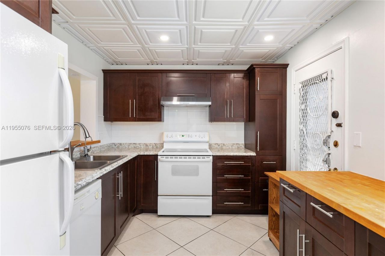 301 NE 14th Ave, Unit 307, Hallandale Beach, FL 33009 Photo